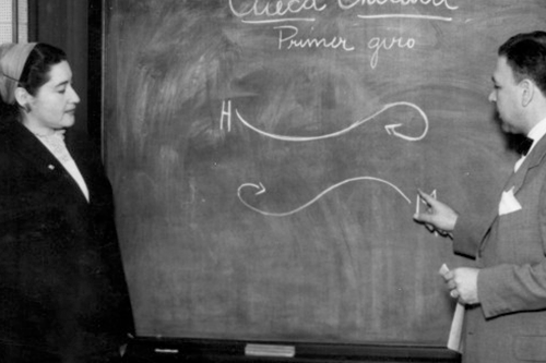 uchile's tweet photo. Falleció la maestra Margot Loyola, folclorista y académica UChile. Aquí resumimos su legado
http://t.co/0PIgeyLP68 http://t.co/SOoeNZsn34