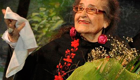 uchile's tweet photo. Falleció la maestra Margot Loyola, folclorista y académica UChile. Aquí resumimos su legado
http://t.co/0PIgeyLP68 http://t.co/SOoeNZsn34