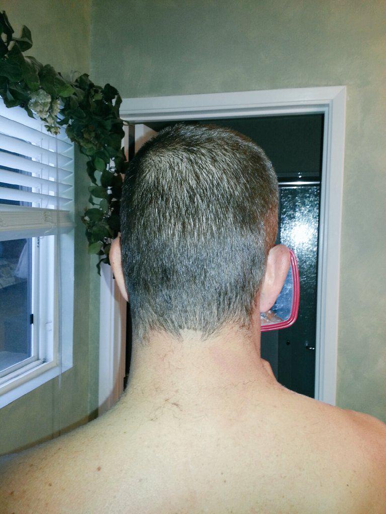 alyssa_paige_98's tweet photo. When my dad tries to cut his own hair 😂😂💇 #waytogoWarren http://t.co/DGCnbtk8M4