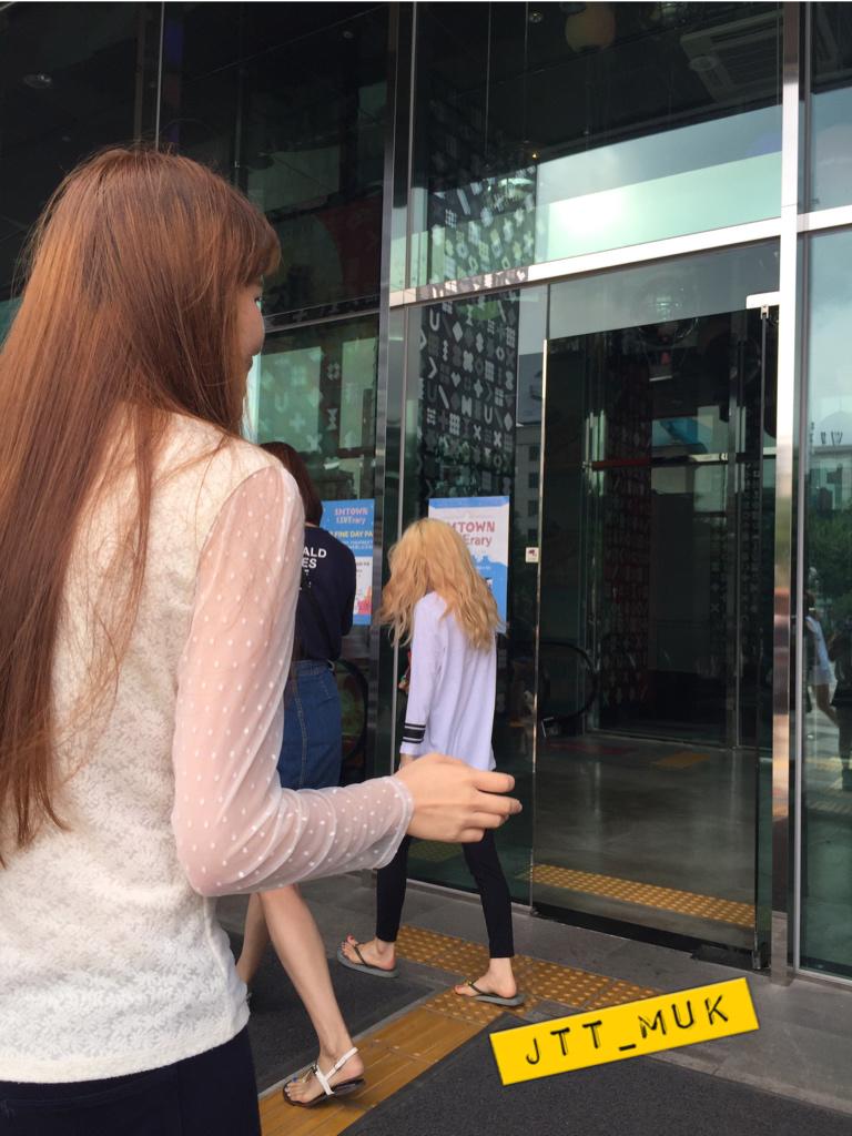 [PIC][04-08-2015]TaeTiSeo xuất hiện tại "SM COEX ARTIUM" vào hôm nay CLh8w5MUwAAOwhy