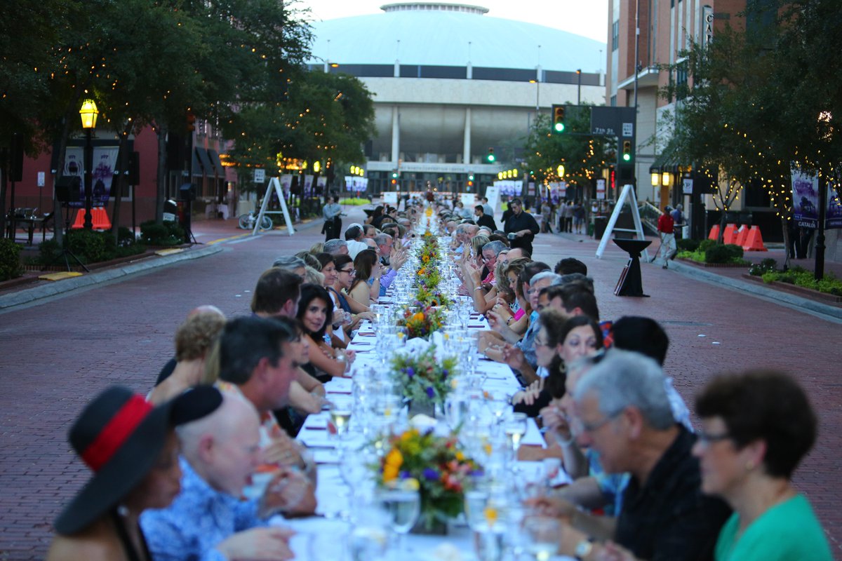 DTFortWorth's tweet image. Make your #MainTable reservation for Sept. 27th NOW before it sells out: goo.gl/NDmwYR #DTFortWorth