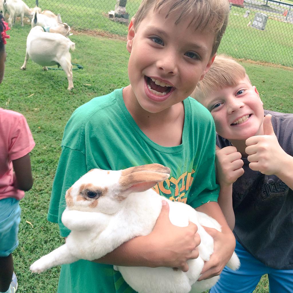 CS_ChildCare's tweet photo. We had some animals drop by... #pettingzoo #kids #sunmercamp #fun http://t.co/hFZEBvnX7w