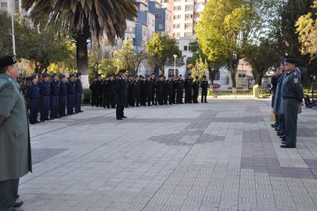 mindefbolivia's tweet photo. Ministerio de Defensa inicia la semana con civismo y patriotismo @mincombolivia @DefensaCivilBol http://t.co/3Q4MTxGHOT