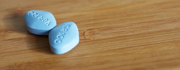 GahBr0wnTZ's tweet image. #APositiveMessage Two wrongs don't make a right, but two pills can make a night...