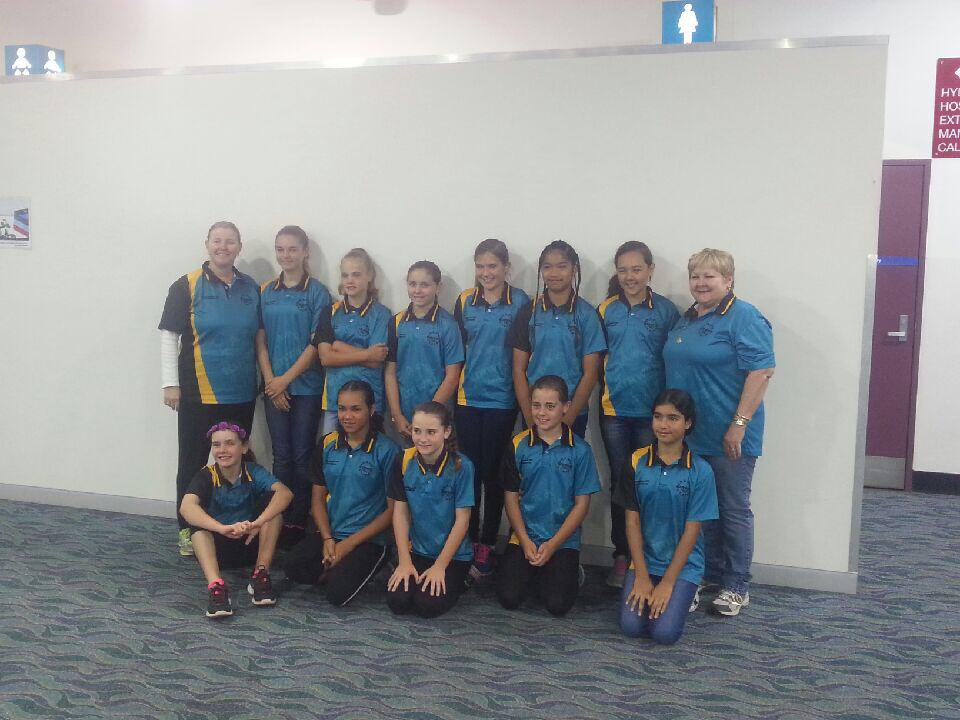 AFLQSchoolFooty's tweet photo. Kirwan a State School primary girls on their way to @MetriconStadium for the #GCSunsCup - good luck girls!! http://t.co/VL5JCffNN4