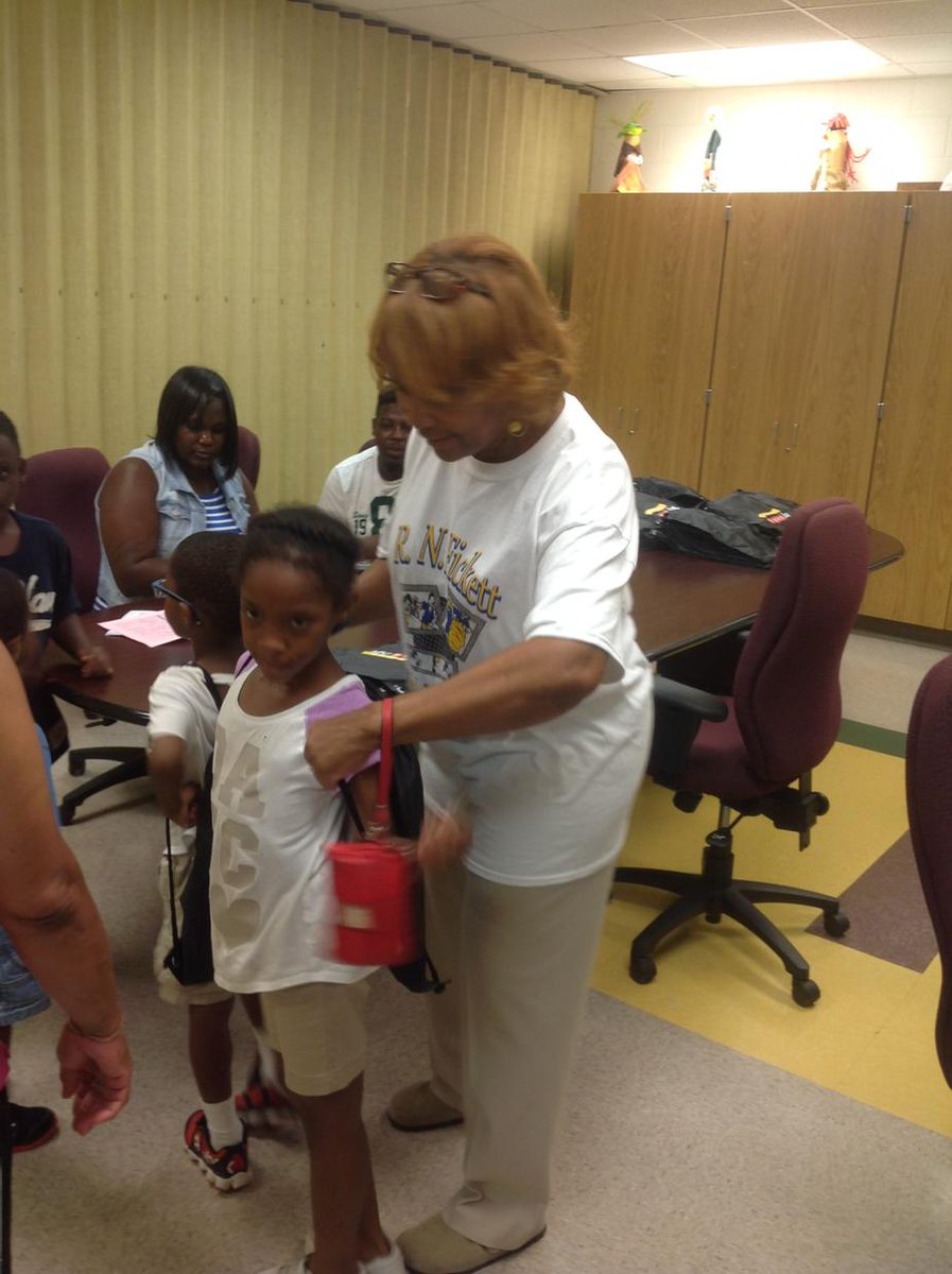 diva_dukes's tweet photo. Counselor King is preparing our students for Day one . @Aps update @APSInstructTech http://t.co/sxBDfYEIbH
