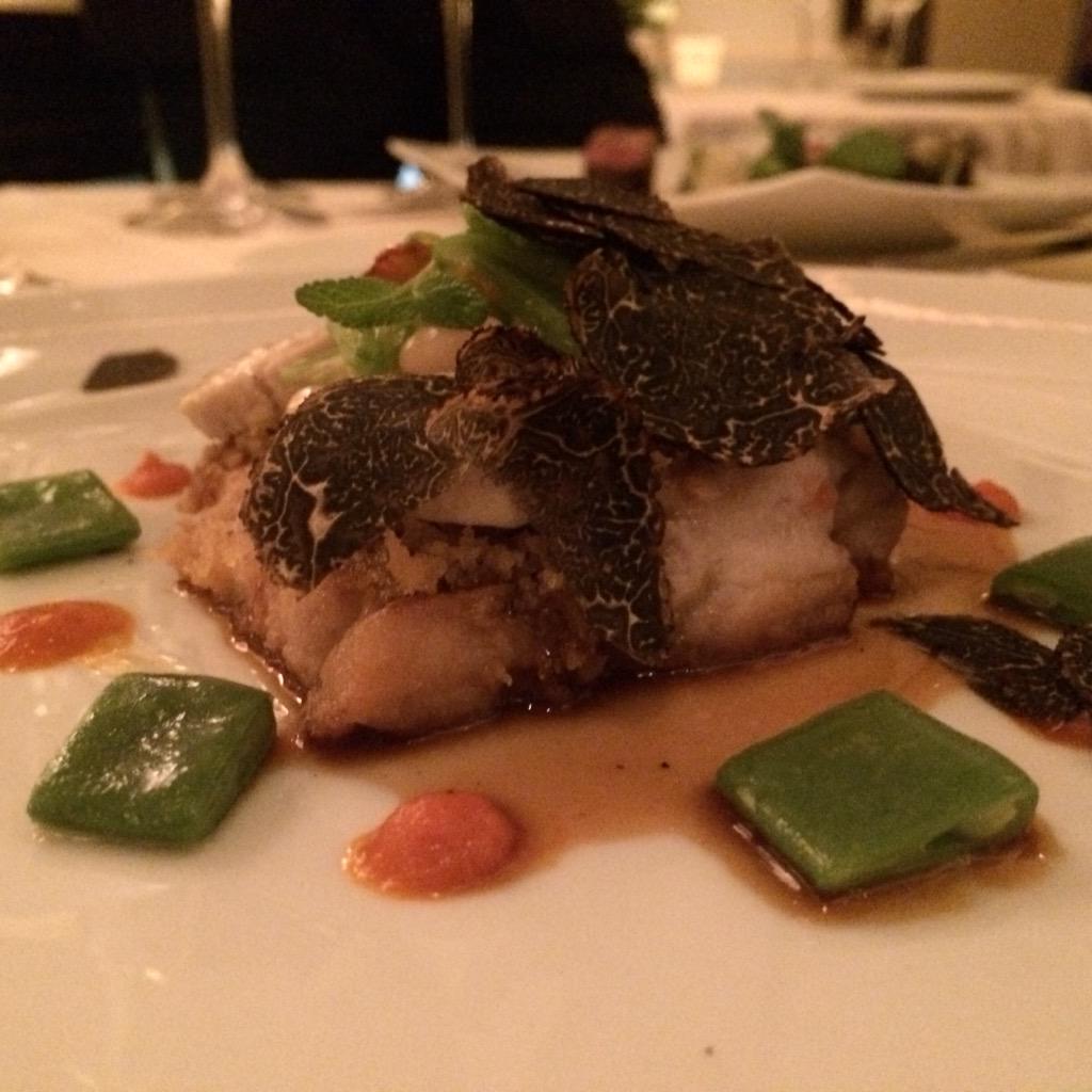 owenbargreen's tweet photo. Fine dining at #danielnyc http://t.co/h4n6WtXBhk