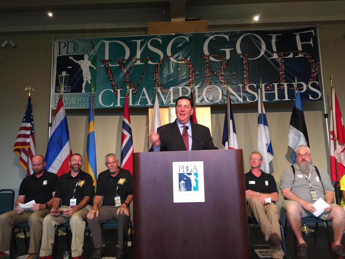 2015ProWorlds's tweet photo. Pittsburgh Mayor @billpeduto is here to declare this week official disc golf week in Pittsburgh. #2015proworlds http://t.co/XJ2ae9AeBz