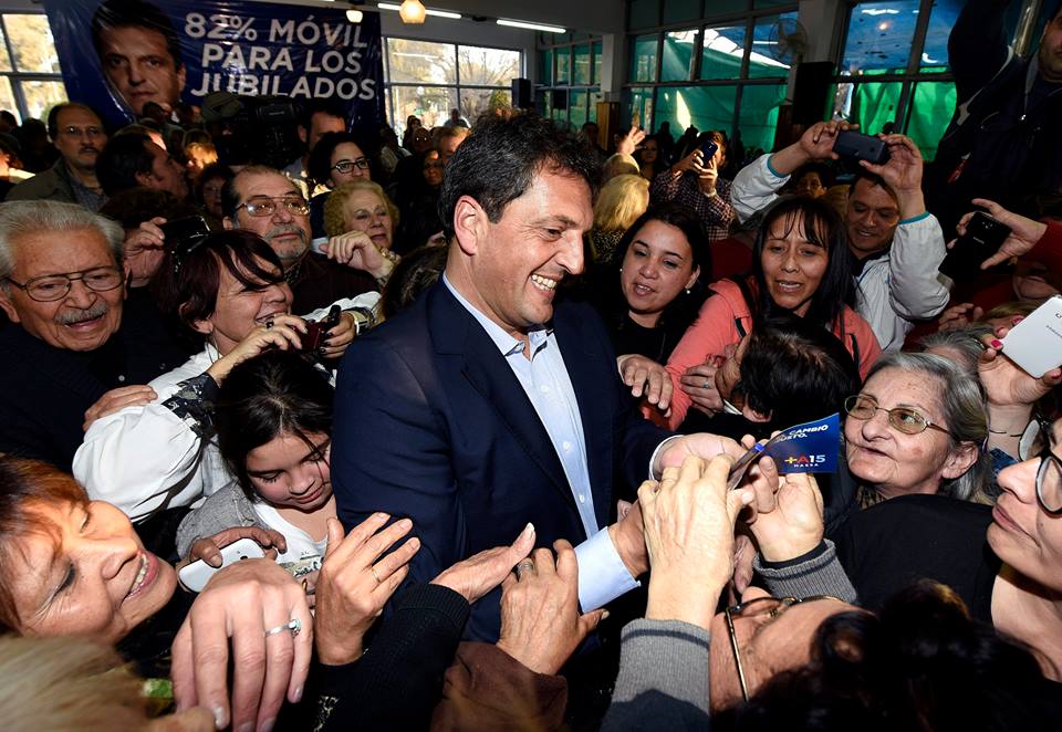 MassaPrensa's tweet photo. NOTA| @SergioMassa "El gobierno valora más robar que haber trabajado 40 años" #MassaEnMendoza https://t.co/pH55LF6yDl http://t.co/4UBYz4M6fO