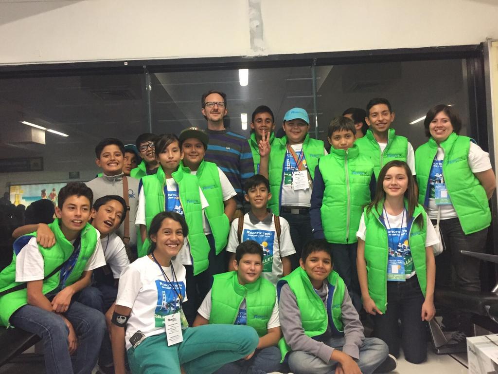 maspeb's tweet photo. Y mientras tanto, los ganadores de la feria de robótica alumnos de los Puntos #MéxicoConectado van a Silicon Valley. http://t.co/s2Dp20Ntym