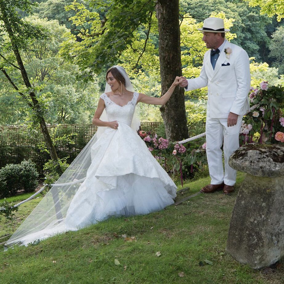 Harumi En Twitter ガイ リッチー監督とモデルのジャッキー エインズリーの結婚式 イギリス ウィルトシャー州の自宅で挙式ってわわわ素敵な結婚式だな 監督はinstagramもたくさんupしててとても幸せそう Http T Co Veovcucarc Harumi En Twitter ガイ リッチー監督とモデルのジャッキー エインズリーの結婚式 イギリス ウィルトシャー州の自宅で挙式ってわわわ素敵な結婚式だな 監督はinstagramもたくさんupしててとても幸せそう Http T Co Veovcucarc