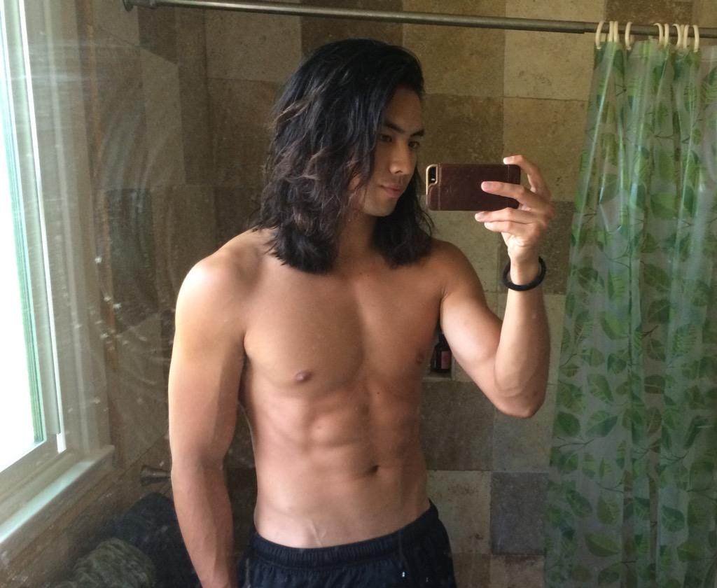 yoshi_sudarso's tweet photo. Curly-ish hair, yay or nay? #yesiknowmymirrorisdirty #illcleanitlater #ifyousayyayimgettingaperm http://t.co/cDuQtD8vB7