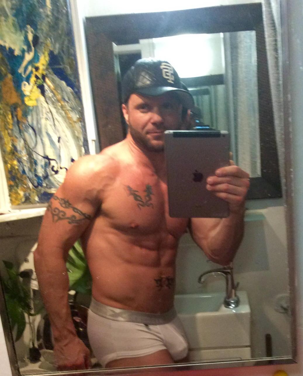 Before... #iwannabehuge #rippedmuscle #bulge #gaysofourlives #pump http://t.co/BJ917nJMKe