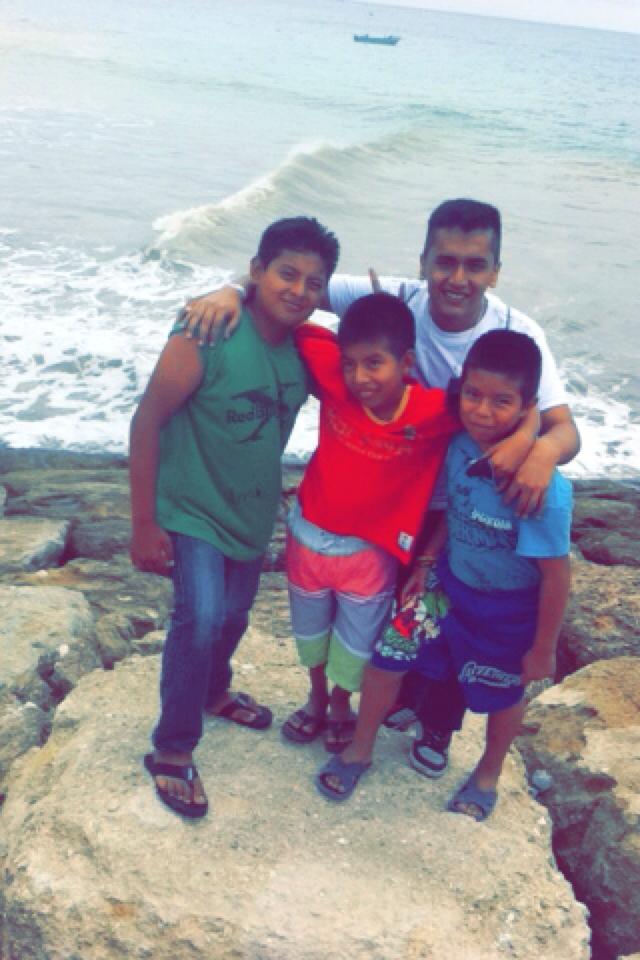 Con mi Familia adoptiva de la JNJ Manta en manta 2015 .!! .