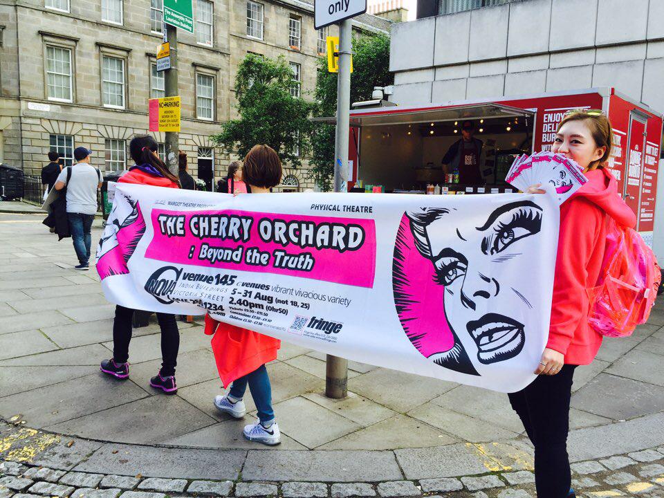 margot_cherryb's tweet photo. Street performance @Cvenues @edfringe http://t.co/Y5ekq0R0DW