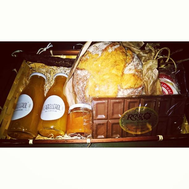 cat_testimo's tweet photo. Wellcome, you are at home! #home #productos locales #fetama #agramunt #torroagramunt #torrons #calcamats #calsera #… http://t.co/zonGaNIosw
