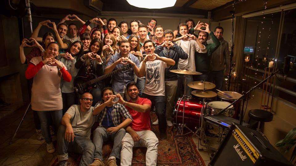 ECOSuy's tweet photo. Gracias Pastoral Juvenil, producción de #CreoFilms y cada uno de quienes se sumaron al rodaje ayer!! #37JNJ2015 🙏🎬🎶 http://t.co/FGHVjOrVEu