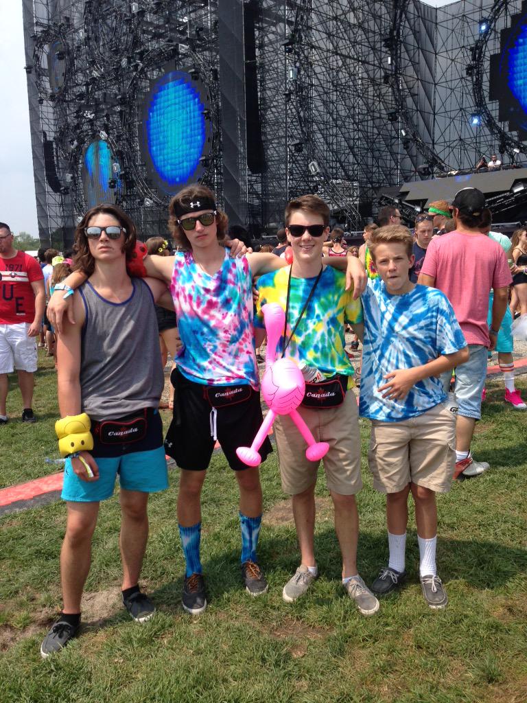 connor_monaghan's tweet photo. 1 year difference with the guys @ryankenneddyy @22_prescott @JacobStadnyk http://t.co/gLEUxKHNmI