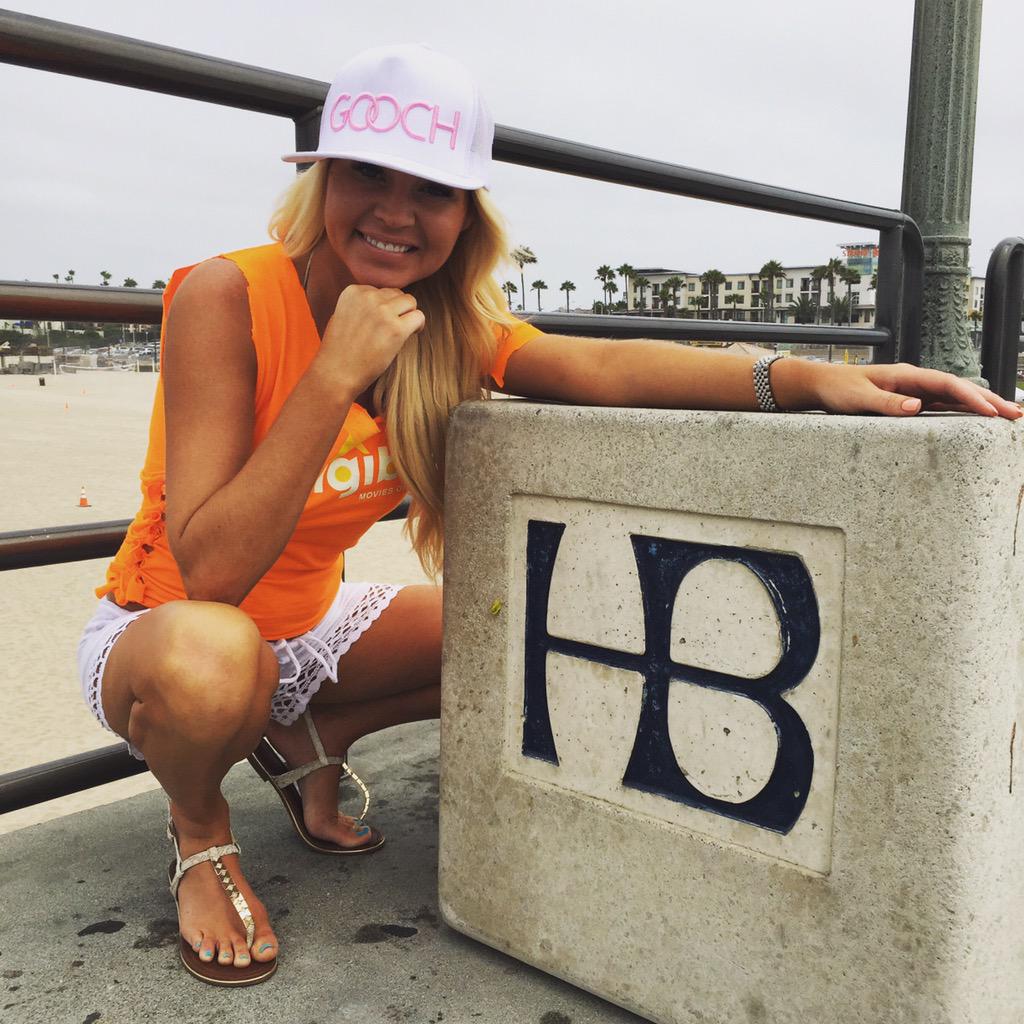 Digiboomovies's tweet photo. @ashleymattingly rocking her #Digiboomovies and @gooch_apparel gear 💥 #HB #huntingtonbeach #vans #usopen #freemovies http://t.co/JTKMP4CHaM