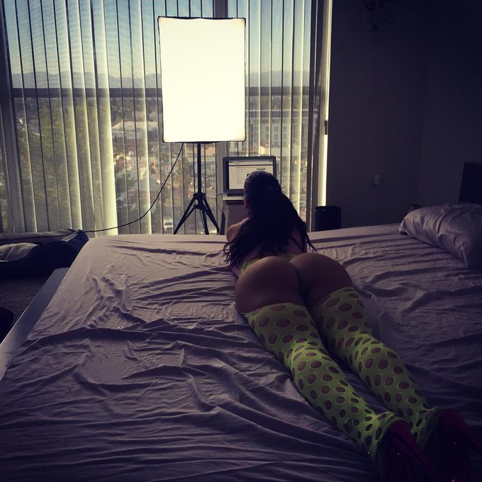 Live boy girl show http://t.co/he5cEUQ56a http://t.co/IwrX677WLW