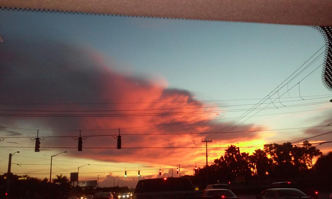 peacanst3p's tweet photo. The sky is all i see
#BornForGreatness 
#BOrNFreeEnt #DirtyApronSupperClub 😎✌ http://t.co/KRQdJLkM8n