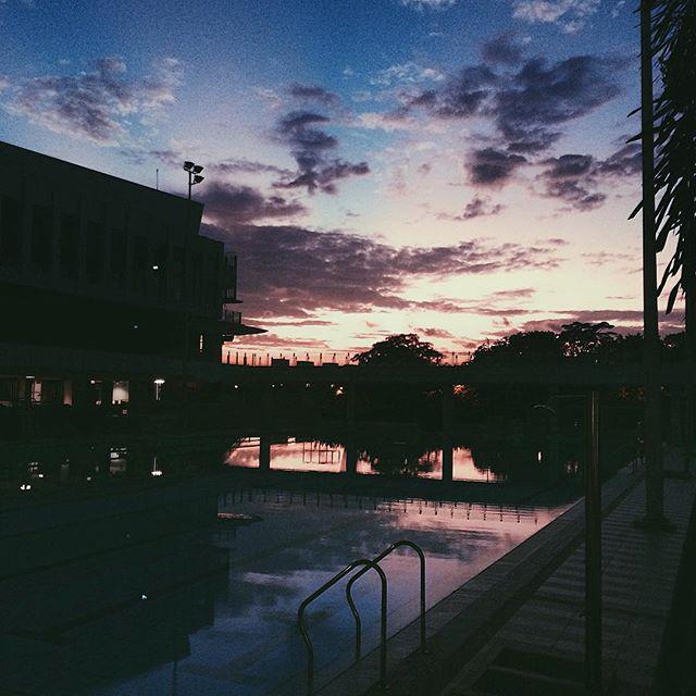 NgeeAnnNP's tweet photo. Sunrise at 6:40am. Why so early? Arts Business Management student Louisa was jogging on campus! #PerksofRunning http://t.co/b2Gf8VDRKE