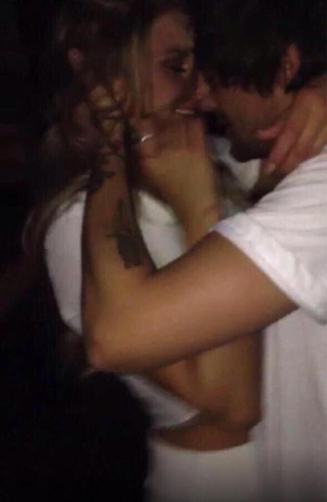 Murderizedxx1D's tweet photo. My Reaction to this😂 #NextLieModest http://t.co/GzAuw23efa