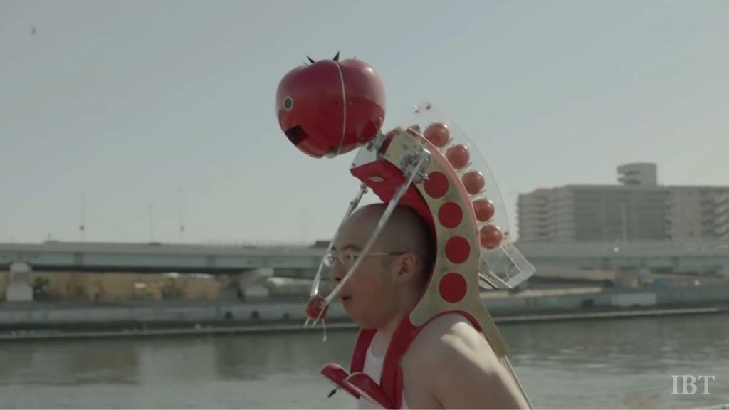 TamaraGagli's tweet photo. Meet #Tomatan, a #wearable #robot that feeds you tomatoes as you #run http://t.co/KGHBI0OaHl #humor #marketing #tech http://t.co/ecm4pecIaF