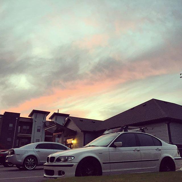 slammedbimmers's tweet photo. Sky looking sweet #HE>i #moarlow #bmwlife #bmwworld #325i #adamspolishes #bimmergang #stancenation #bmwgods #e46fan… http://t.co/BTjhmAWPe0