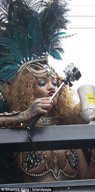 RihannaDaily's tweet photo. Work, RiRi! 🔥 More at http://t.co/LQjJJtl6TE http://t.co/9Crakv2q4S