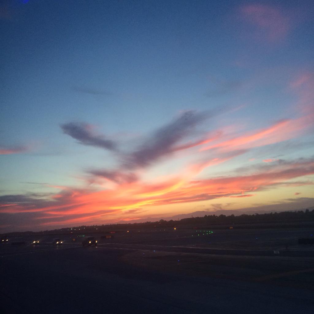 deefizzy's tweet photo. The sky does cool things http://t.co/tBTQlNdbkg