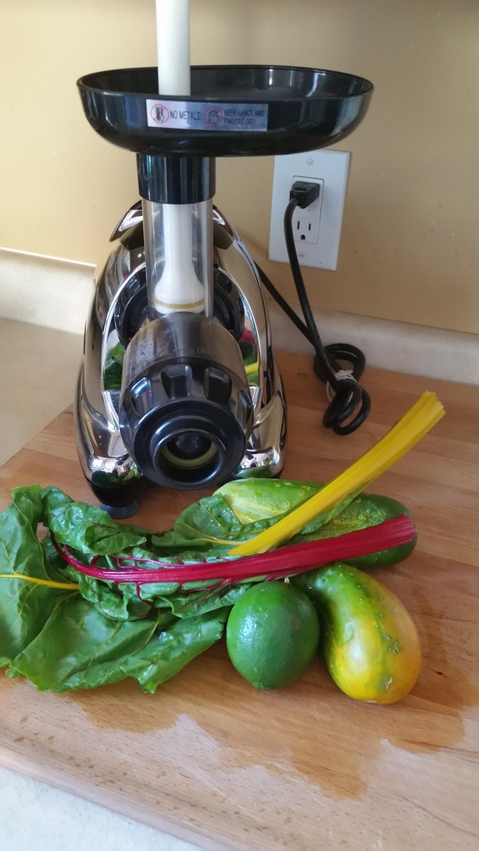 URAFarms's tweet photo. This sums up why I want to grow my own food #eatgreen #juicegreen #begreen #aquaponic #urbanfarmer http://t.co/wN0GaWp8eW