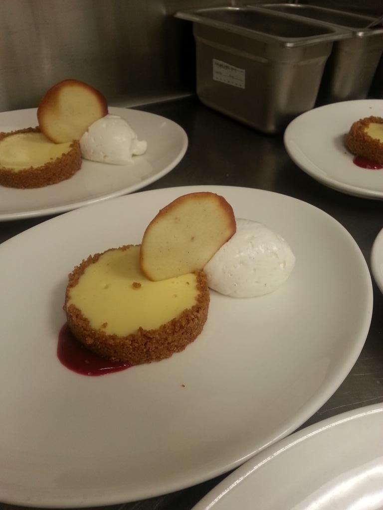 FuckItsDaniel1's tweet photo. 22 seat exclusive guest list at blue water grill tonight had a great time working with some talented chefs. http://t.co/jXIP3L8PFX