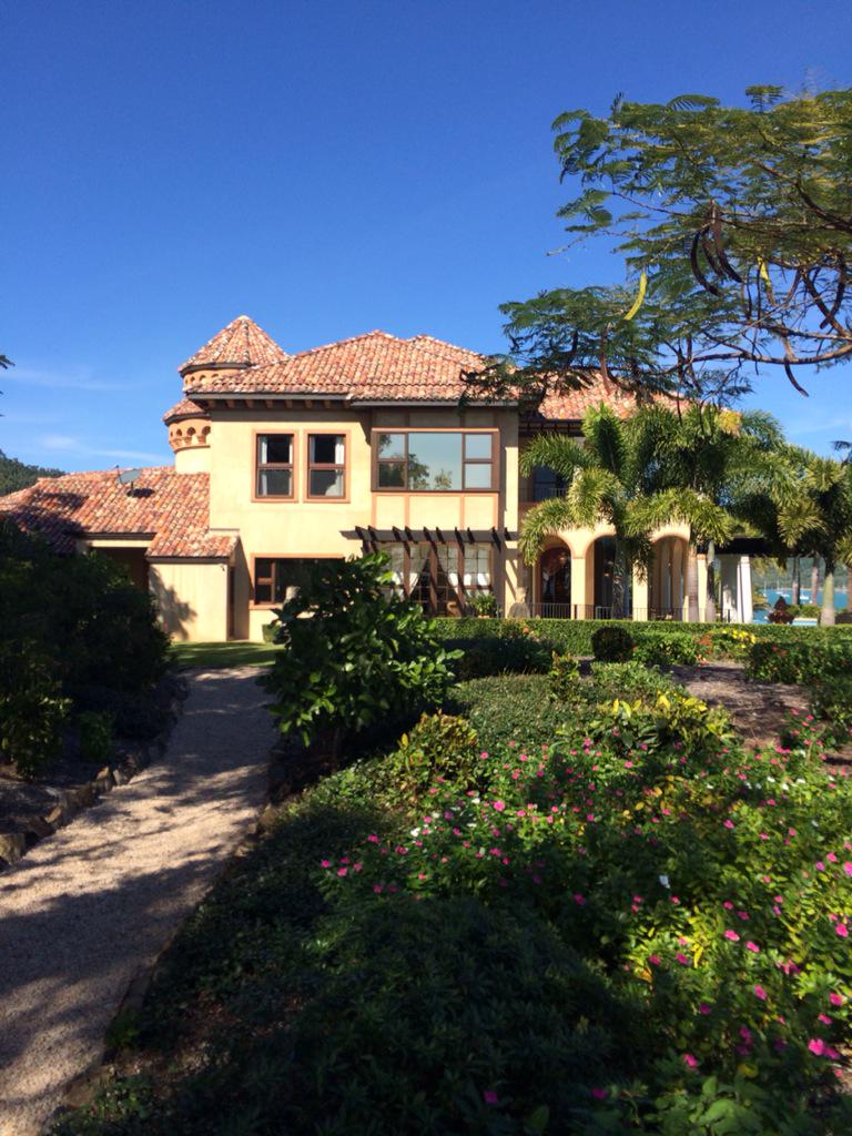 sambehrens's tweet photo. @StretchImagine  the views, the coastline, the rustic interior decor, age, heritage, beauty and grandure #everything http://t.co/HFu0LogAGf