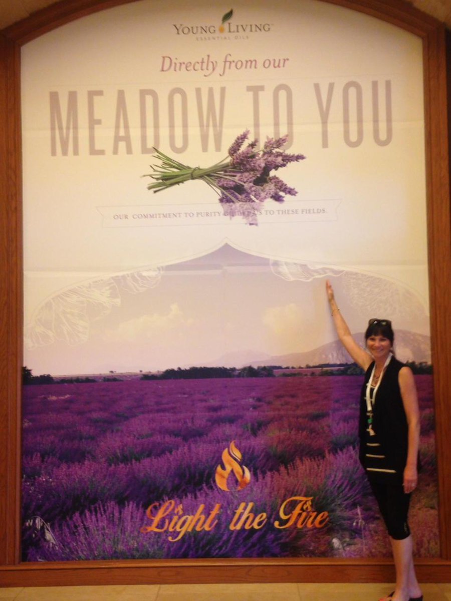 debbieb_stinger's tweet photo. Never enough of those YL essential oils! Lighting the Fire Dallas Texas. #ylconvention http://t.co/vvR1NNNoyZ