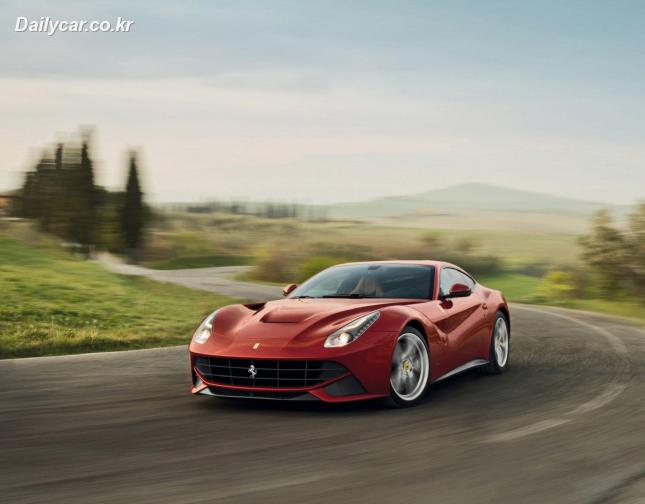 allrightcar's tweet photo. [올라잇카 매거진 > 뉴스]
페라리, 새로운 성능의 F12 베를리네타 스파이샷...′관심′
http://t.co/WTTWzE87bq http://t.co/KMbRAtglmC