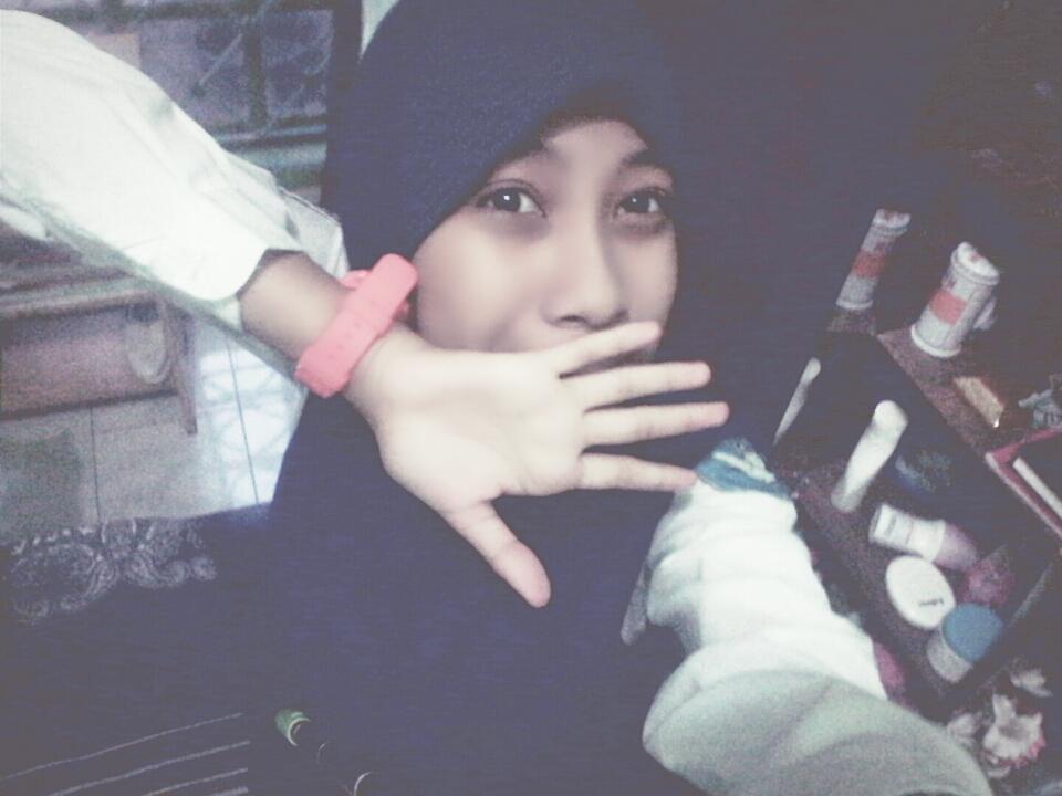 PutriSelta's tweet photo. Mau berangkat sekolah... http://t.co/JVTDrxbblw