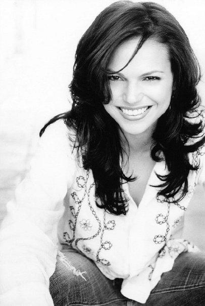 Regina Mills (@captivatemills) on Twitter photo 