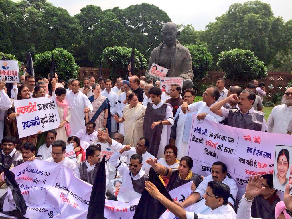 During Protest Against The Suspension Of 25 Congress MP's
#BlackDayForIndianDemocracy -तानाशाही नहीं चलेगी!