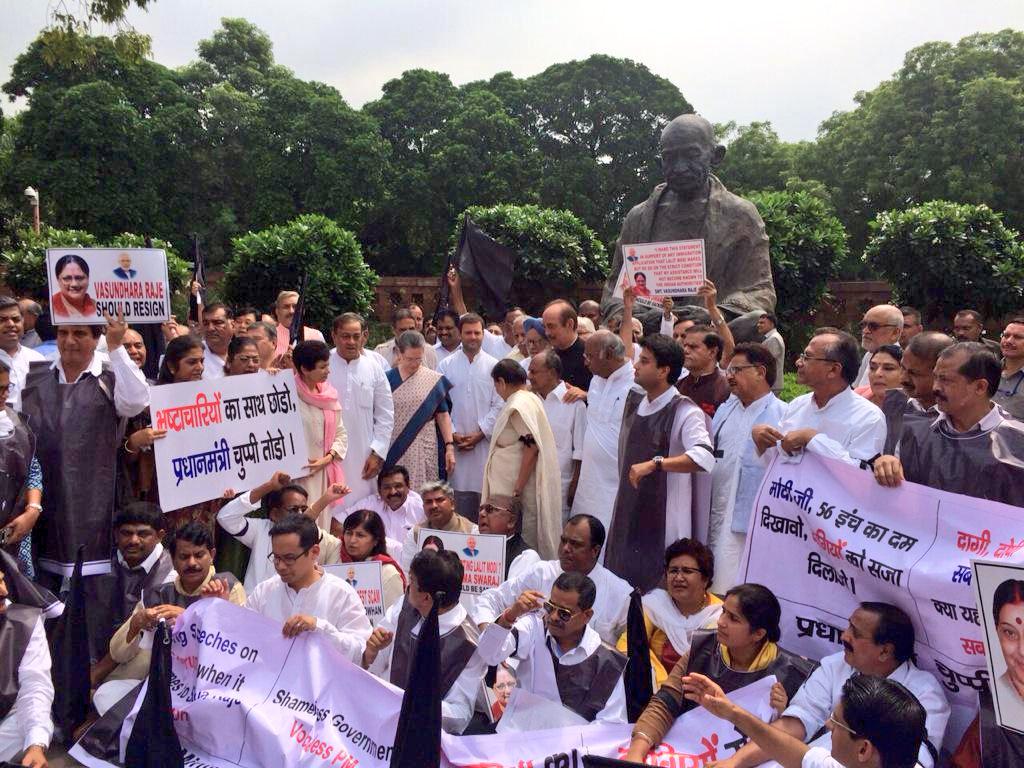 During Protest Against The Suspension Of 25 Congress MP's
#BlackDayForIndianDemocracy -तानाशाही नहीं चलेगी!
