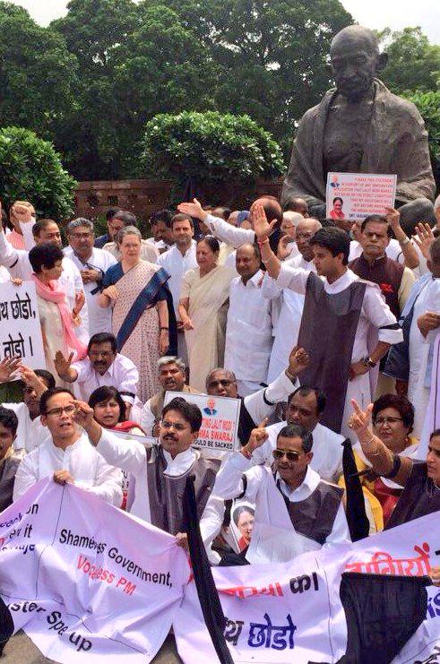During Protest Against The Suspension Of 25 Congress MP's
#BlackDayForIndianDemocracy -तानाशाही नहीं चलेगी!