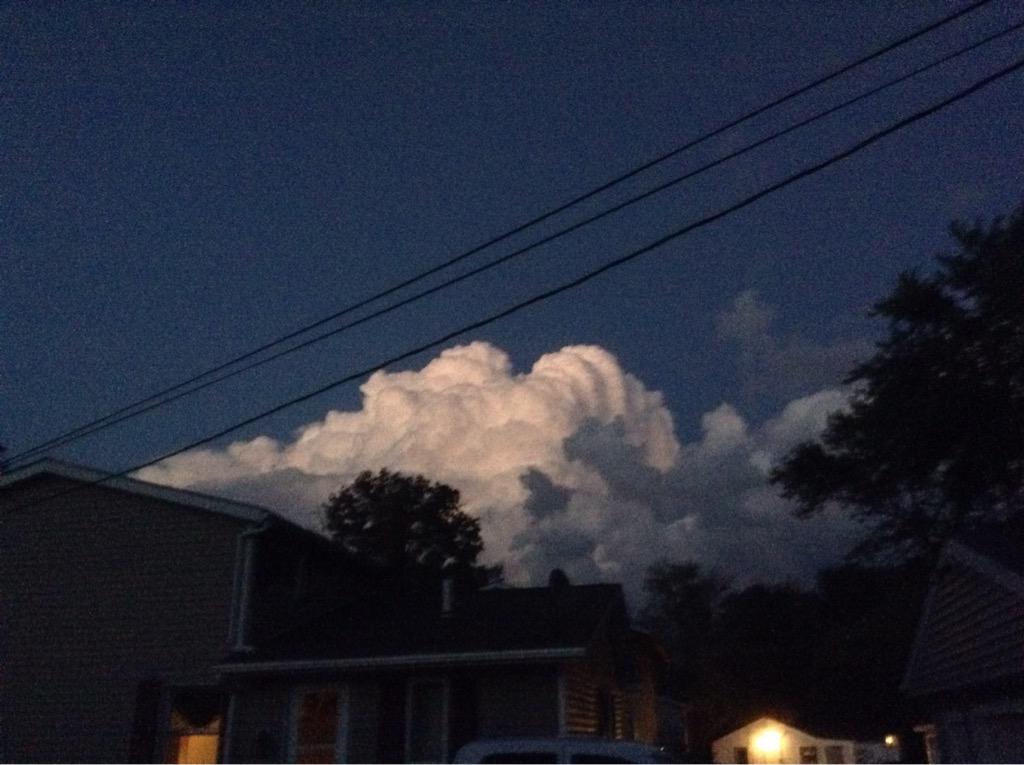 Magels3's tweet photo. The clouds look so cool 😜
#amazeballs #lifeisagift #marshmallowclouds ☁️ http://t.co/lPqZK5euQa