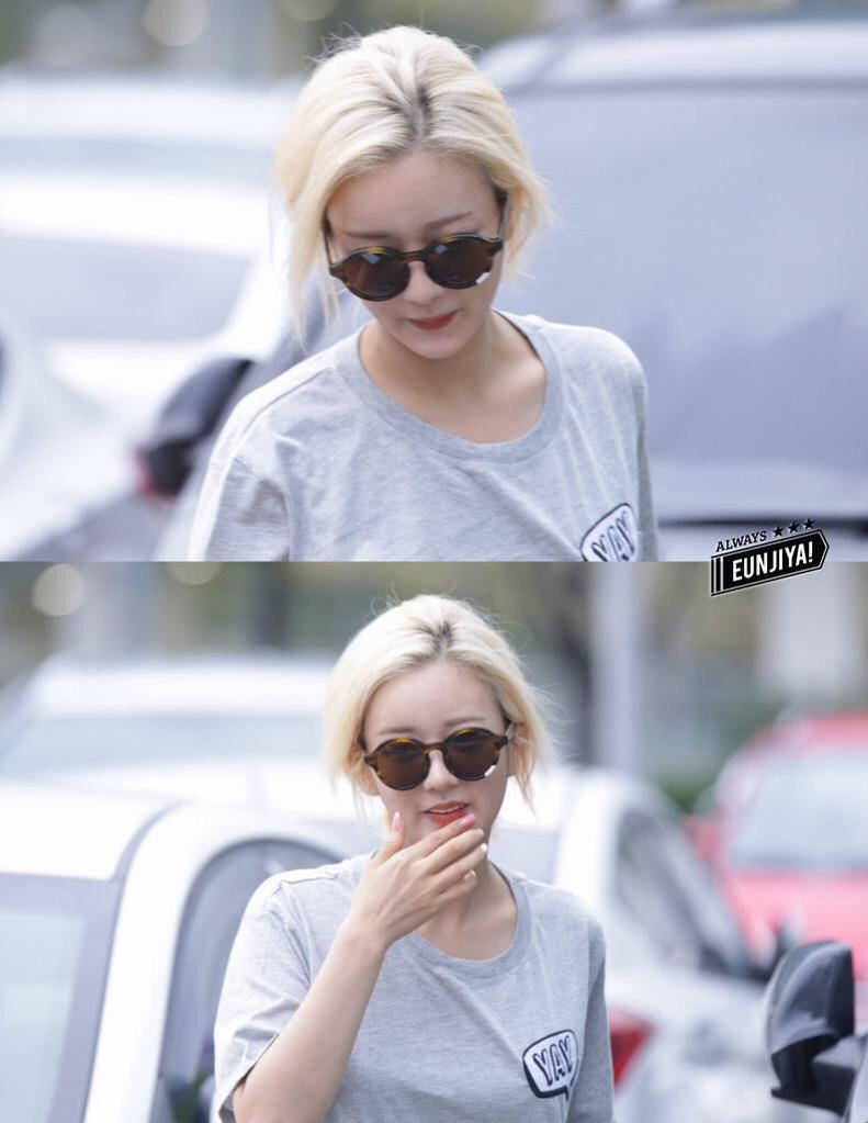 [!!] #에이핑크 Bomi (<a href="/Apinkbm/">윤보미</a>) was spotted wearing our gift given during Pink Paradise in Singapore today! #Remember