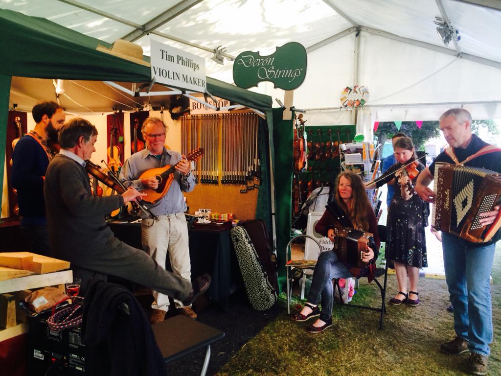 BDAccordions's tweet photo. Music marquee fun with @TimViolins @BristolViolins @DevonStrings http://t.co/6RdiPorWCh