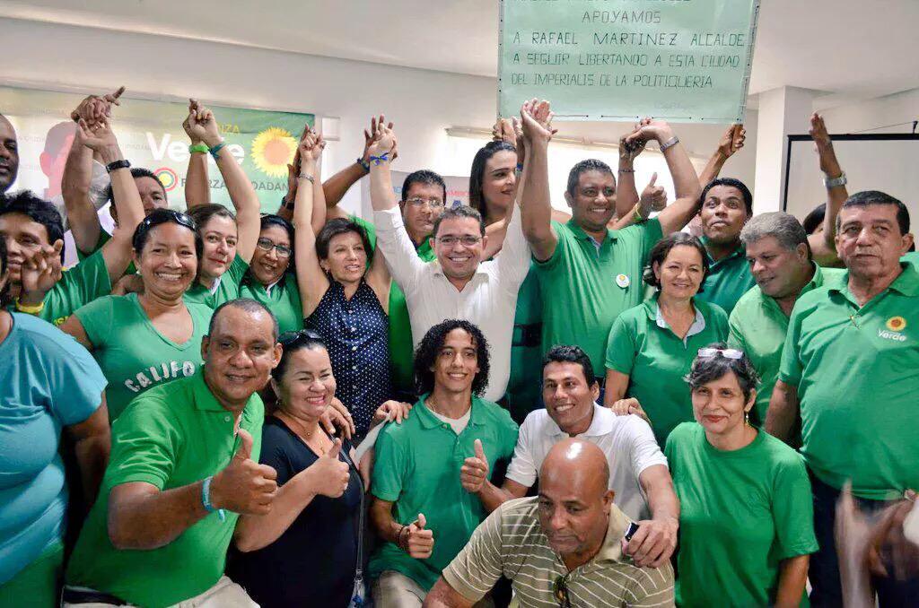 ClaudiaLopez's tweet photo. Gracias Verdes Caribe por estos días de aprendizaje e ilusión. Vamos a liberar al Caribe de la pobreza y corrupción! http://t.co/sbUISYHvhN