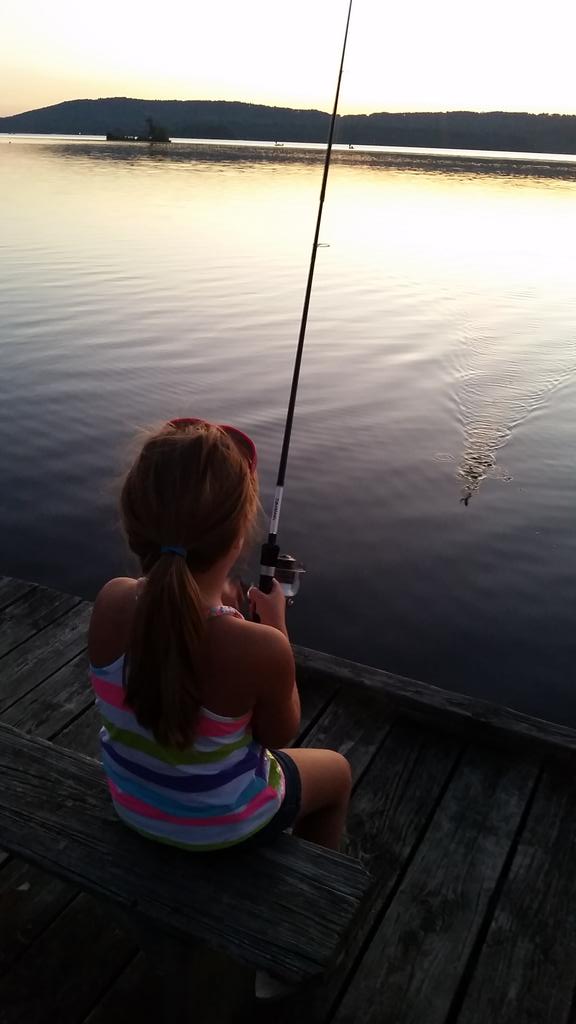 charvey0980's tweet photo. Guntersville Lake. Start em young. #takeakidfishing @BASS_nation #FirstCatchSweeps #makingmemories http://t.co/XolHsgzJPu
