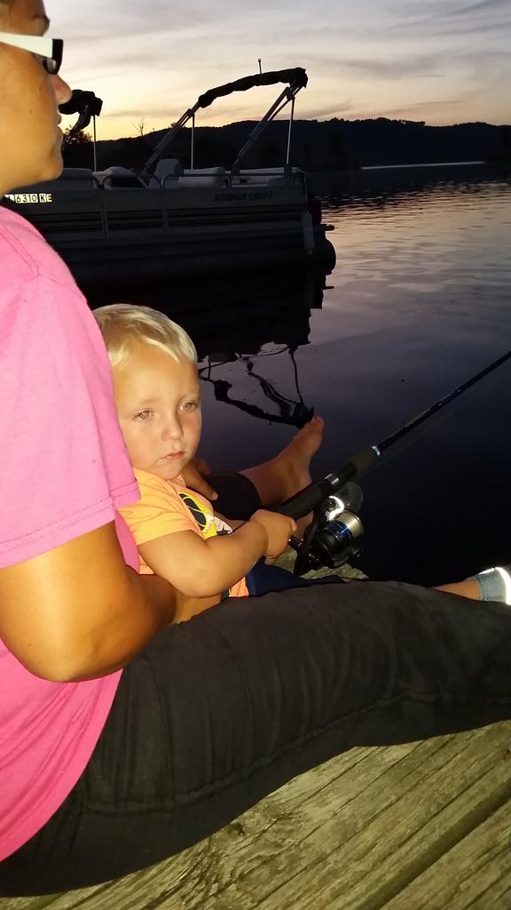 charvey0980's tweet photo. Guntersville Lake. Start em young. #takeakidfishing @BASS_nation #FirstCatchSweeps #makingmemories http://t.co/zdEC0z32yz