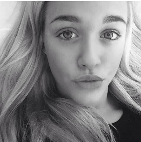  HAPPY BIRTHDAY DEAR LOTTIE TOMLINSON KEEP BEING GORGEOUS SISSY  Pleaseeee follow meee     