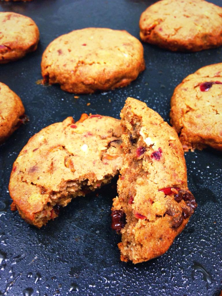redjarcooking's tweet photo. Fresh from the oven my new nomad cookies now selling @kaffeinelondon #coffee #cranberry #pretzel #chocolate #toffee http://t.co/T4aa8EhVSd