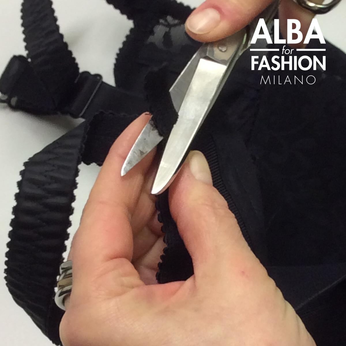 AlbaForFashion's tweet image. Il nostro lavoro #artigianale su #corsetti e #bustier parte da piccoli gesti. bit.ly/Alba_Creazioni #fashion #moda